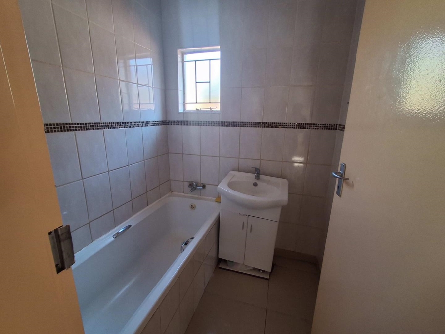 To Let 2 Bedroom Property for Rent in The Orchards Gauteng