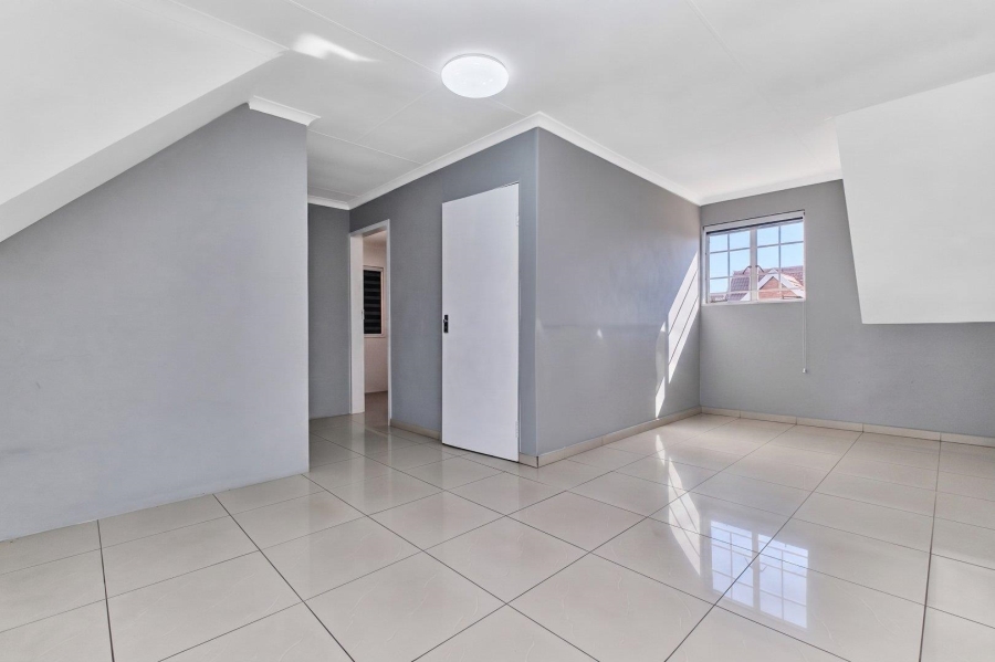 4 Bedroom Property for Sale in Bromhof Gauteng