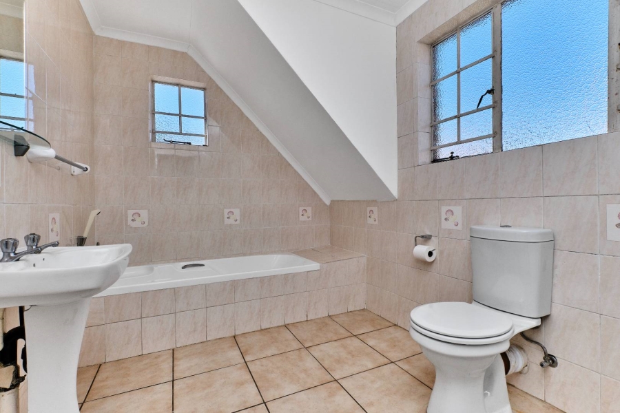 4 Bedroom Property for Sale in Bromhof Gauteng
