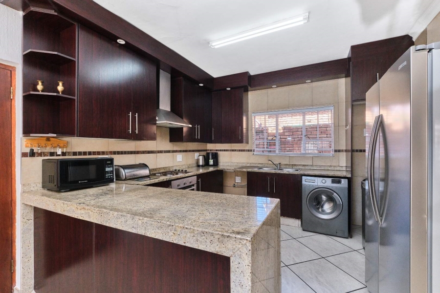 4 Bedroom Property for Sale in Bromhof Gauteng