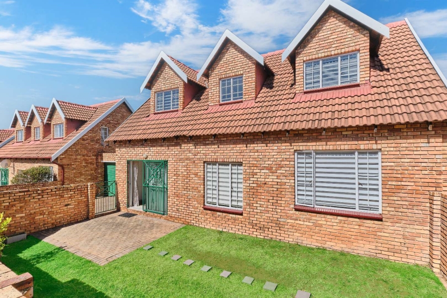 4 Bedroom Property for Sale in Bromhof Gauteng