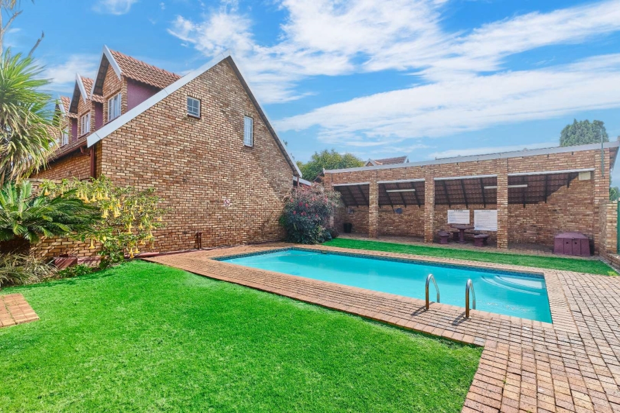 4 Bedroom Property for Sale in Bromhof Gauteng
