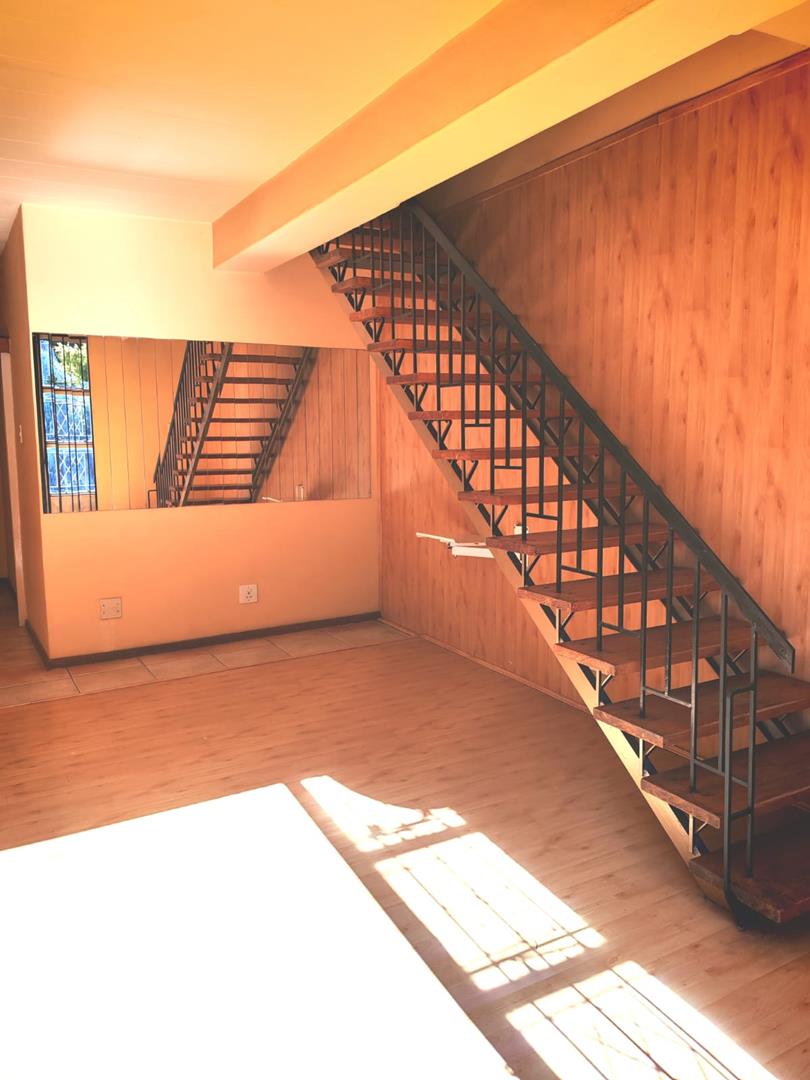 2 Bedroom Property for Sale in Eldoraigne Gauteng