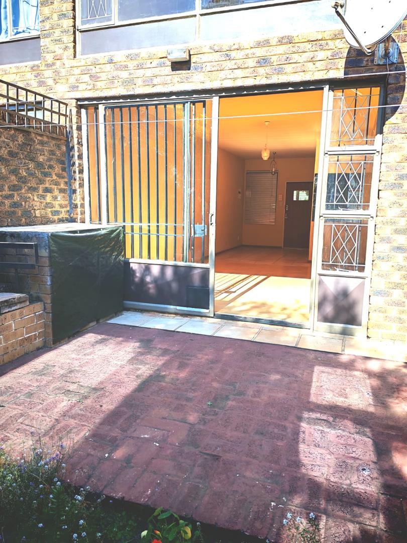 2 Bedroom Property for Sale in Eldoraigne Gauteng