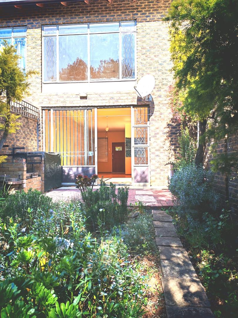 2 Bedroom Property for Sale in Eldoraigne Gauteng