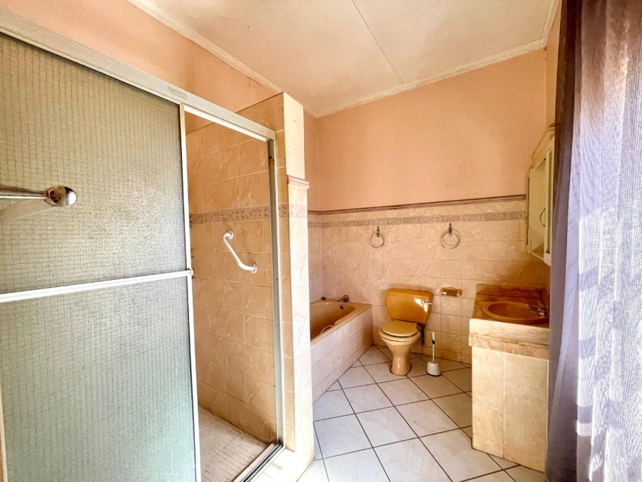 5 Bedroom Property for Sale in Pretoria North Gauteng