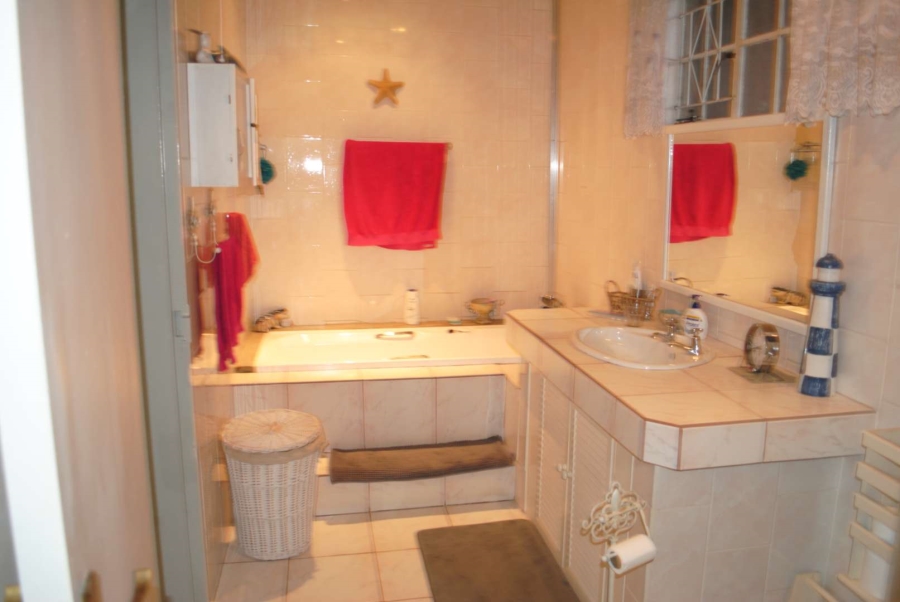 6 Bedroom Property for Sale in Glen Donald A H Gauteng