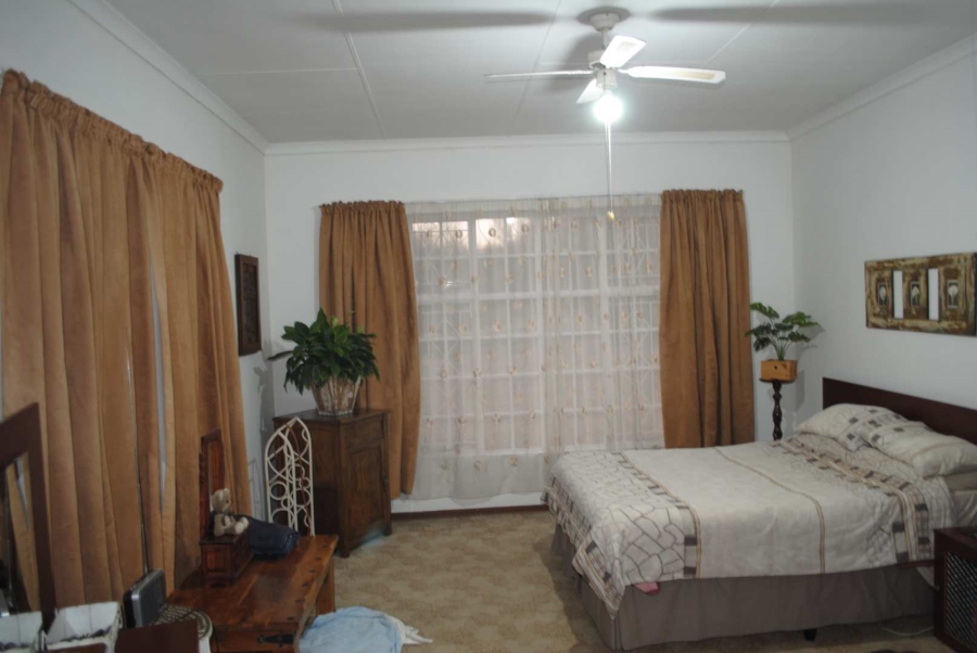 6 Bedroom Property for Sale in Glen Donald A H Gauteng