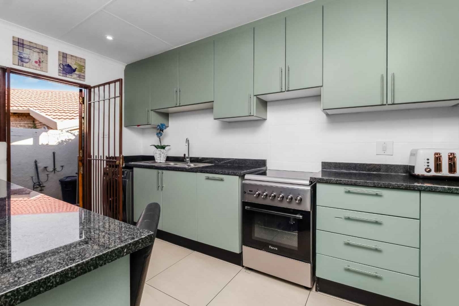 2 Bedroom Property for Sale in Lonehill Gauteng