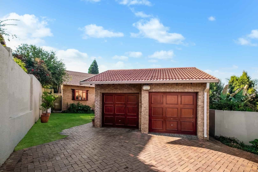 2 Bedroom Property for Sale in Lonehill Gauteng