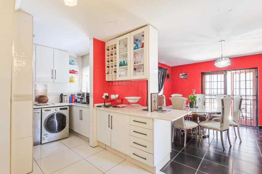 3 Bedroom Property for Sale in Equestria Gauteng