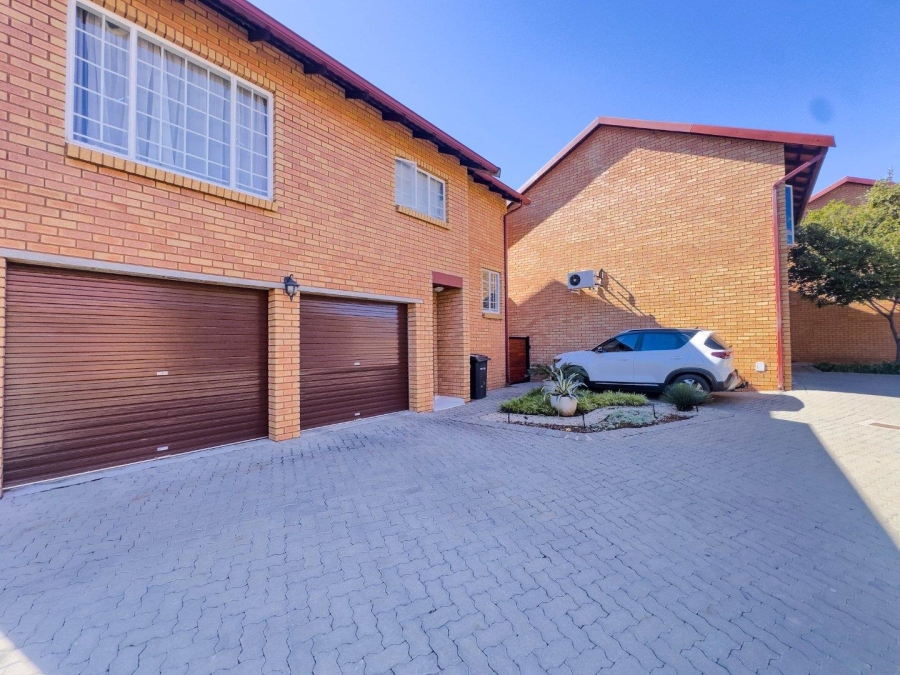 3 Bedroom Property for Sale in Equestria Gauteng