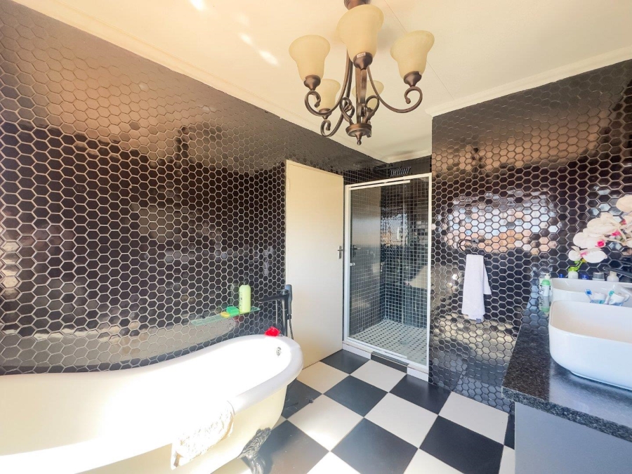 3 Bedroom Property for Sale in Equestria Gauteng