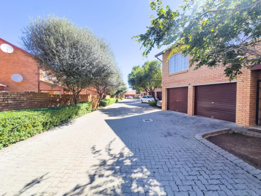 3 Bedroom Property for Sale in Equestria Gauteng