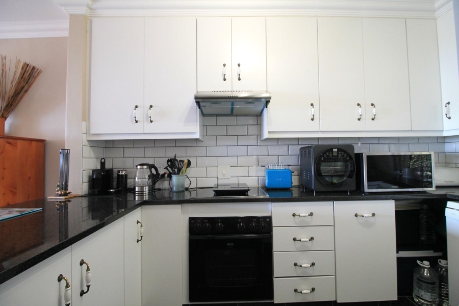 To Let 2 Bedroom Property for Rent in Lonehill Gauteng