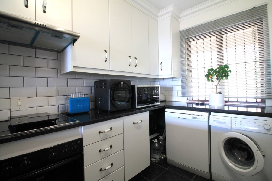 To Let 2 Bedroom Property for Rent in Lonehill Gauteng