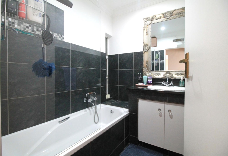 To Let 2 Bedroom Property for Rent in Lonehill Gauteng