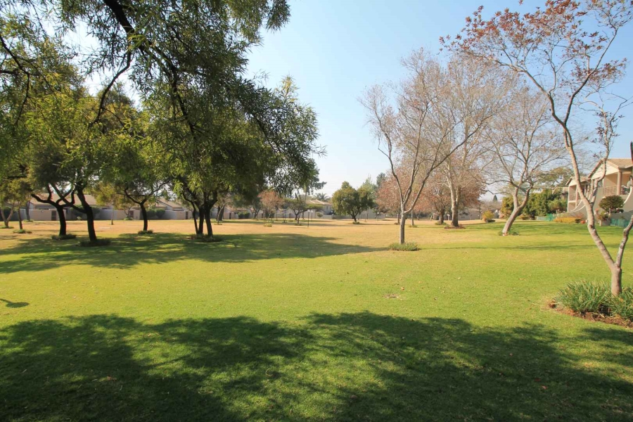 To Let 2 Bedroom Property for Rent in Lonehill Gauteng