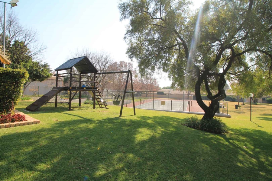 To Let 2 Bedroom Property for Rent in Lonehill Gauteng
