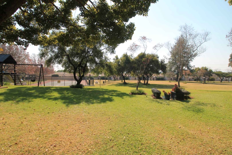 To Let 2 Bedroom Property for Rent in Lonehill Gauteng