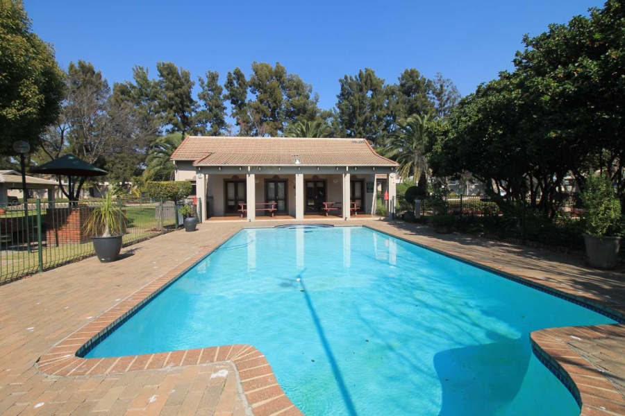 To Let 2 Bedroom Property for Rent in Lonehill Gauteng