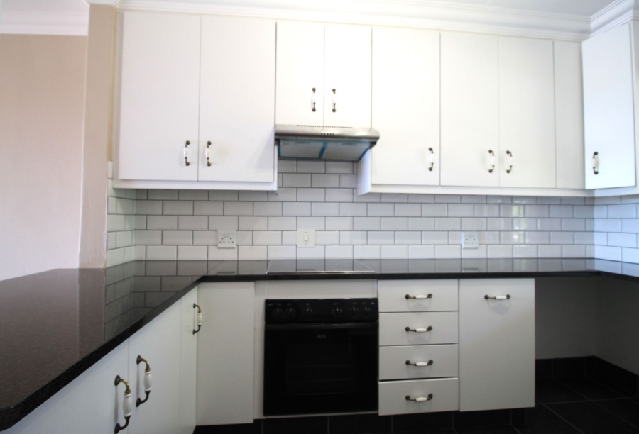 To Let 2 Bedroom Property for Rent in Lonehill Gauteng