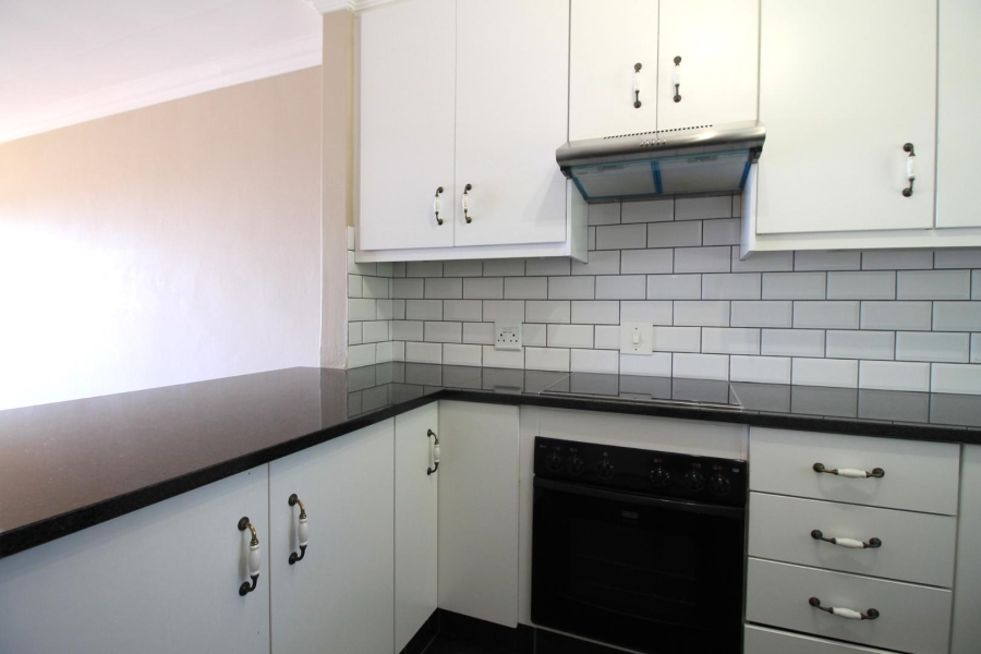 To Let 2 Bedroom Property for Rent in Lonehill Gauteng