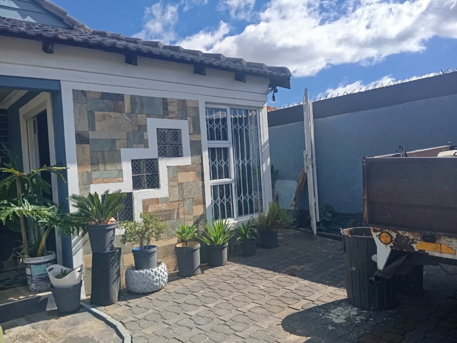 4 Bedroom Property for Sale in Alveda Park Gauteng