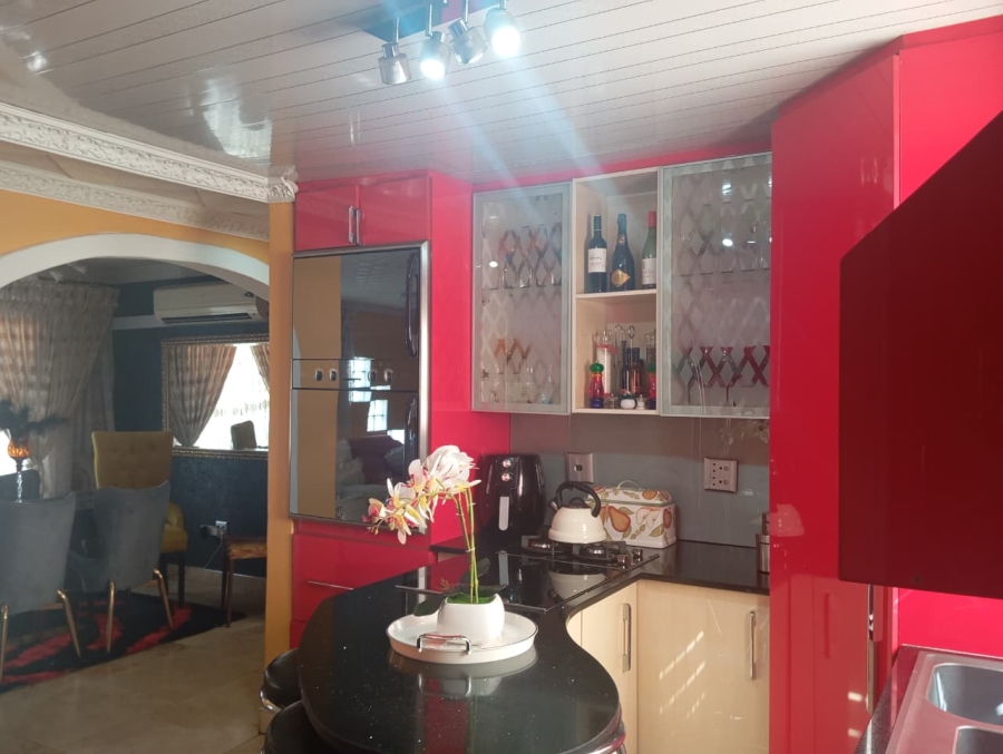 4 Bedroom Property for Sale in Alveda Park Gauteng