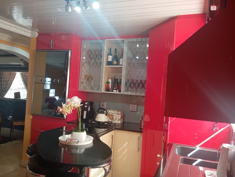 4 Bedroom Property for Sale in Alveda Park Gauteng