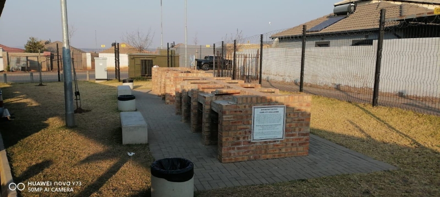 2 Bedroom Property for Sale in Clayville Gauteng