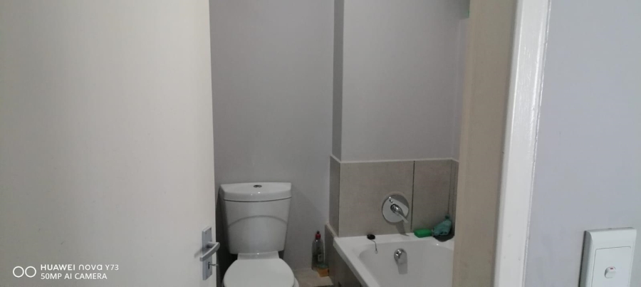 2 Bedroom Property for Sale in Clayville Gauteng