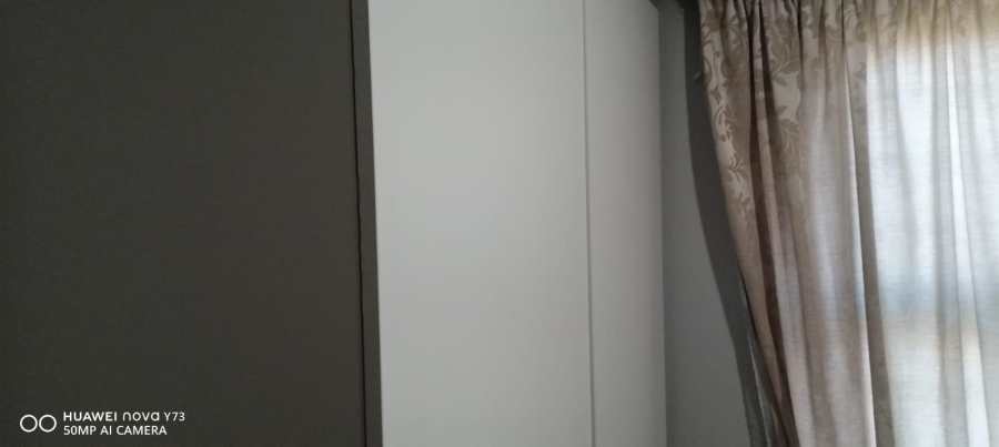 2 Bedroom Property for Sale in Clayville Gauteng