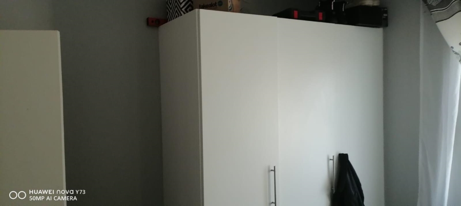 2 Bedroom Property for Sale in Clayville Gauteng