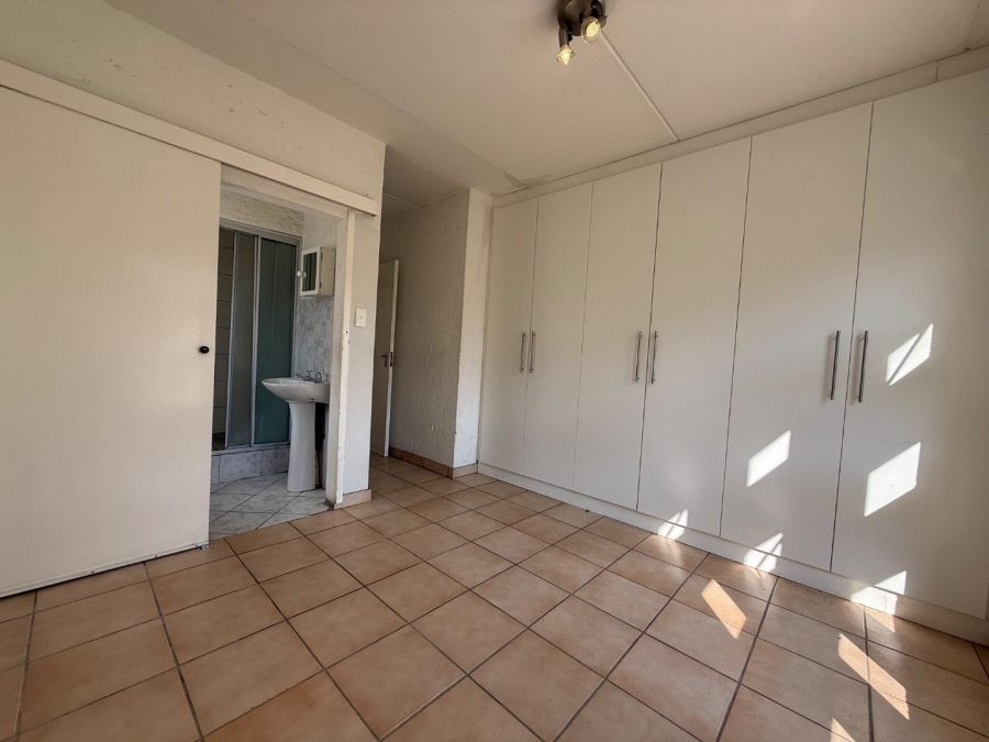 3 Bedroom Property for Sale in Mulbarton Gauteng