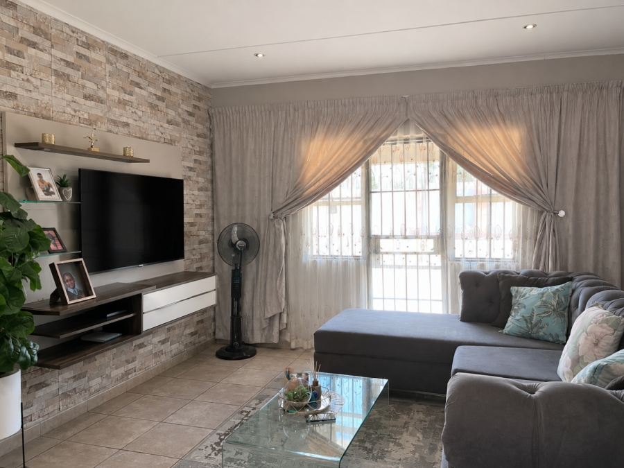 2 Bedroom Property for Sale in Ruimsig Gauteng