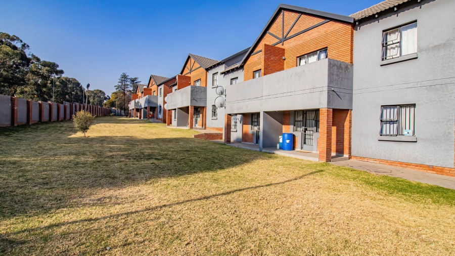 2 Bedroom Property for Sale in Ruimsig Gauteng