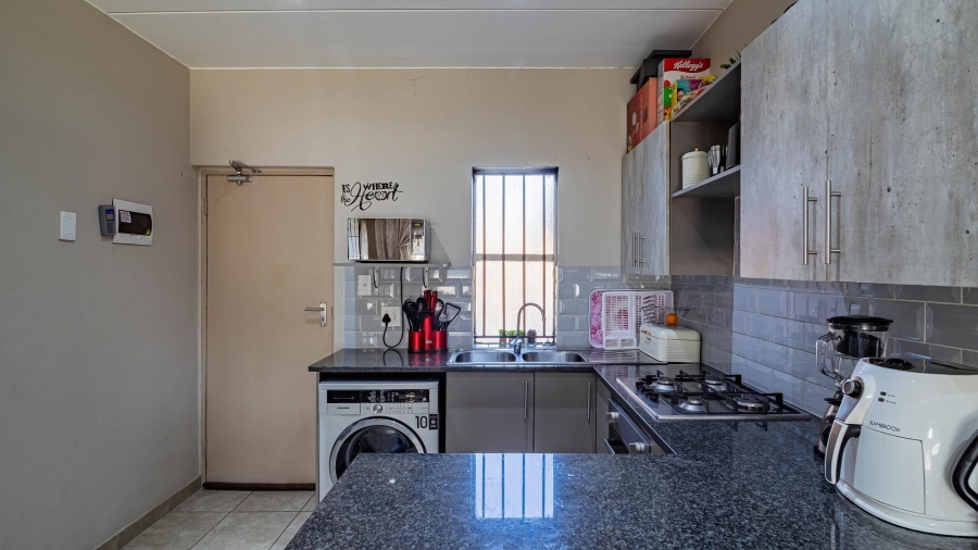2 Bedroom Property for Sale in Ruimsig Gauteng
