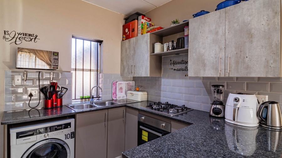2 Bedroom Property for Sale in Ruimsig Gauteng