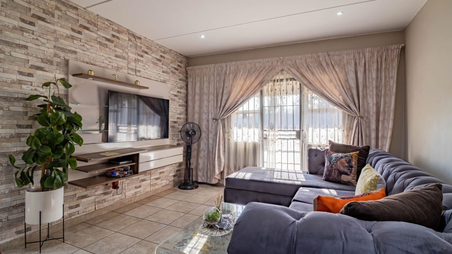 2 Bedroom Property for Sale in Ruimsig Gauteng