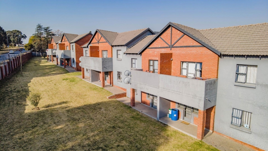 2 Bedroom Property for Sale in Ruimsig Gauteng
