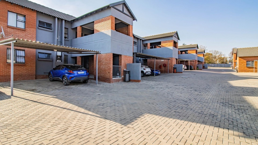 2 Bedroom Property for Sale in Ruimsig Gauteng