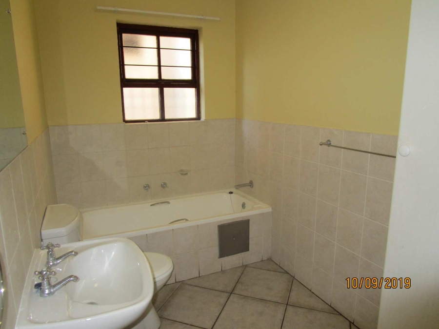 To Let 2 Bedroom Property for Rent in Bryanston Gauteng