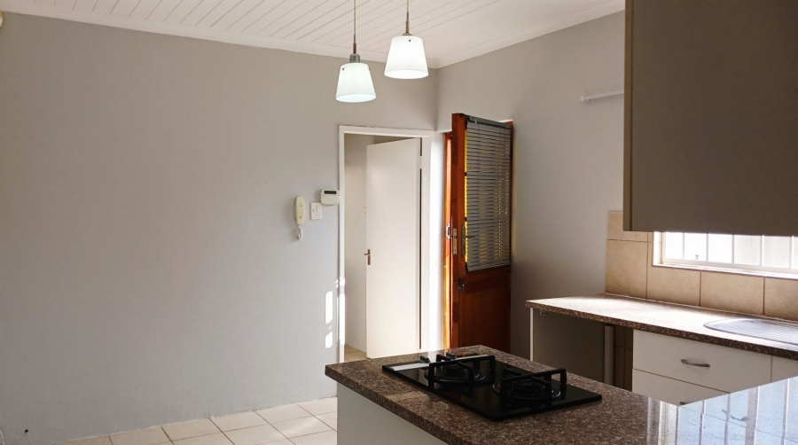 To Let 1 Bedroom Property for Rent in Blairgowrie Gauteng