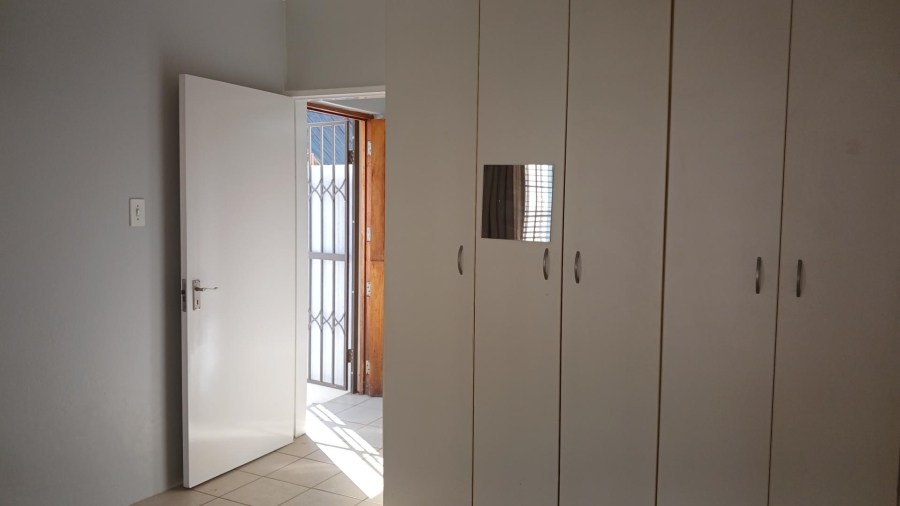 To Let 1 Bedroom Property for Rent in Blairgowrie Gauteng