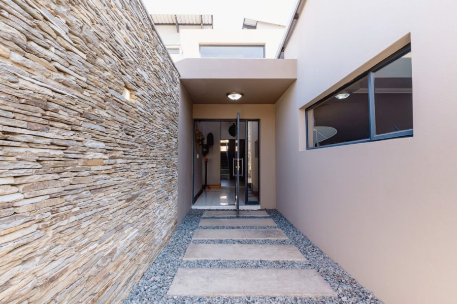 To Let 4 Bedroom Property for Rent in Six Fountains Residential Estate Gauteng