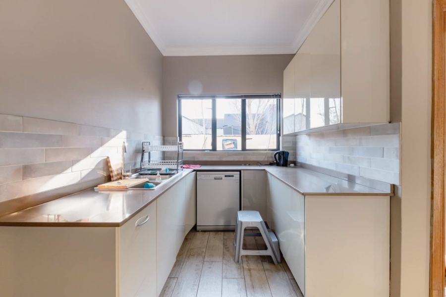 To Let 4 Bedroom Property for Rent in Six Fountains Residential Estate Gauteng
