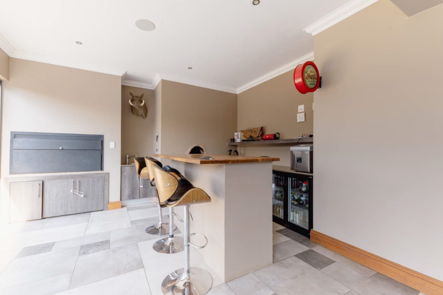 To Let 4 Bedroom Property for Rent in Six Fountains Residential Estate Gauteng