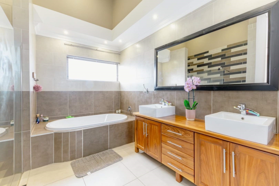 To Let 4 Bedroom Property for Rent in Six Fountains Residential Estate Gauteng