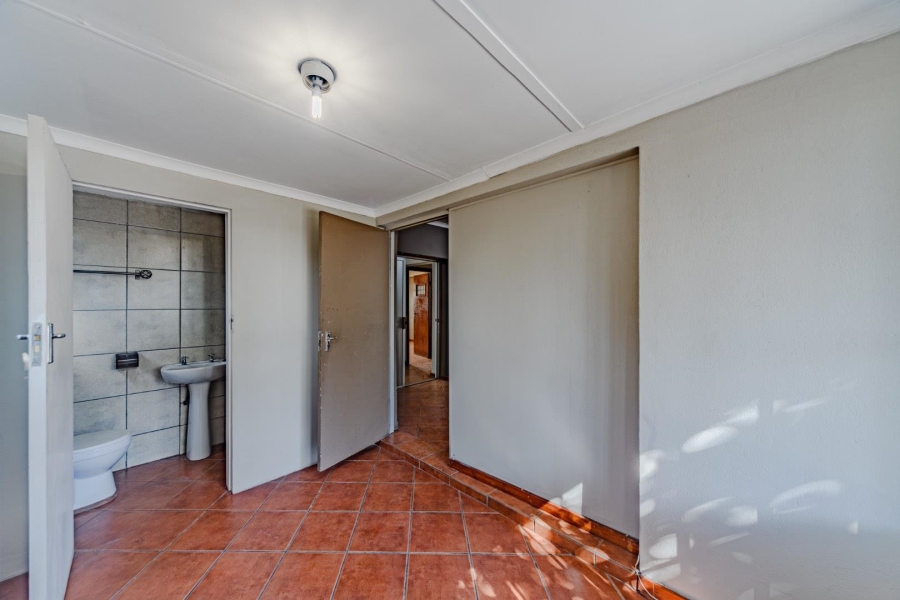 8 Bedroom Property for Sale in Riviera Gauteng